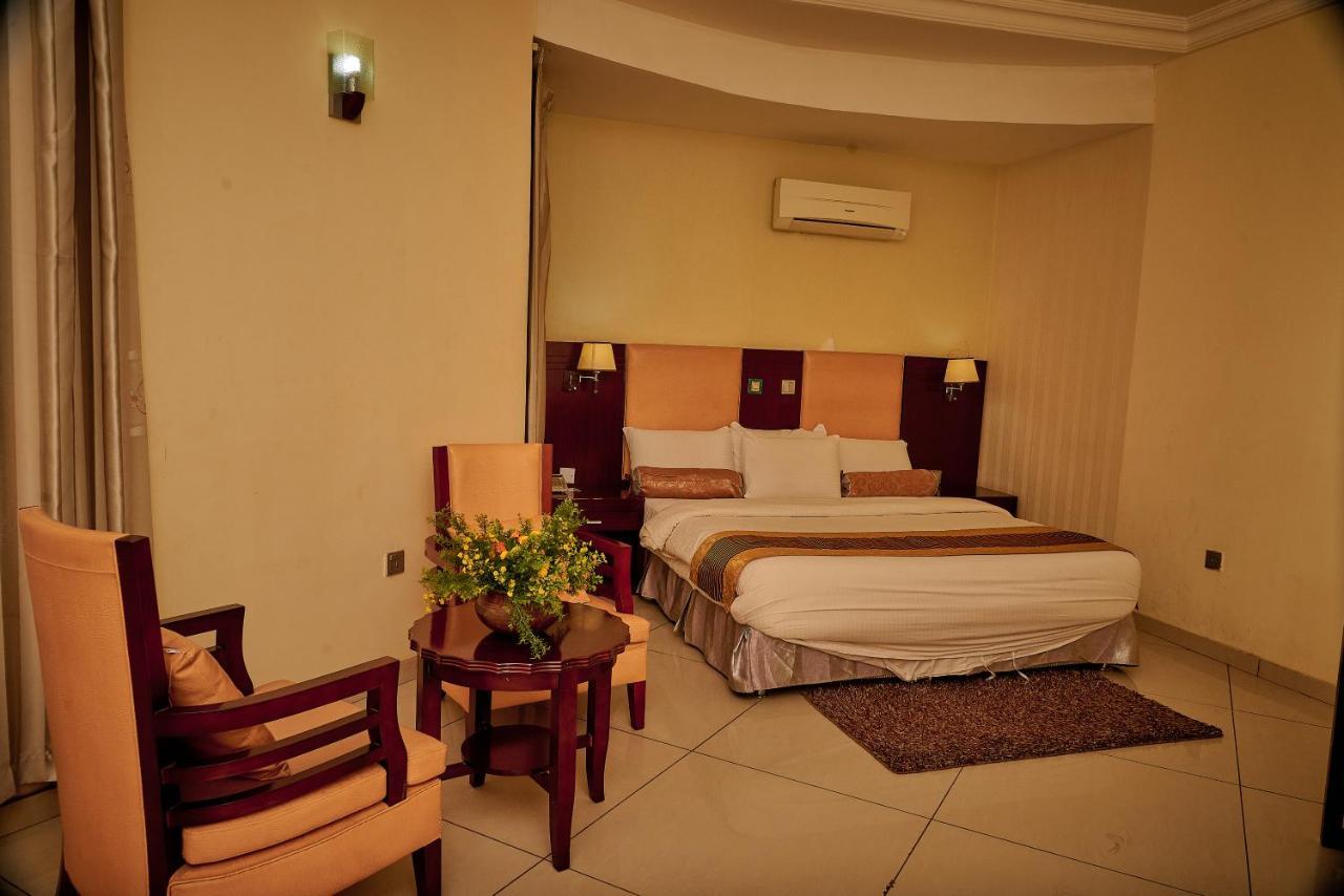 Barcelona Hotels, Abuja Mobushipe Extérieur photo