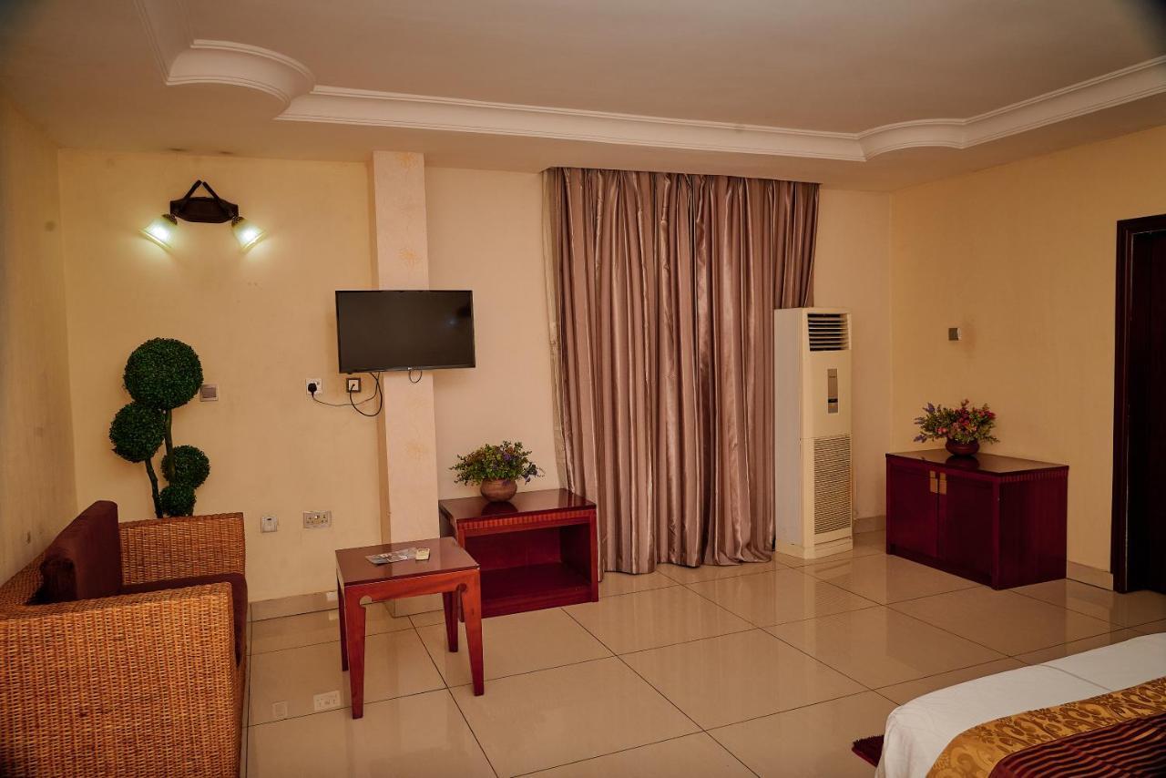 Barcelona Hotels, Abuja Mobushipe Extérieur photo