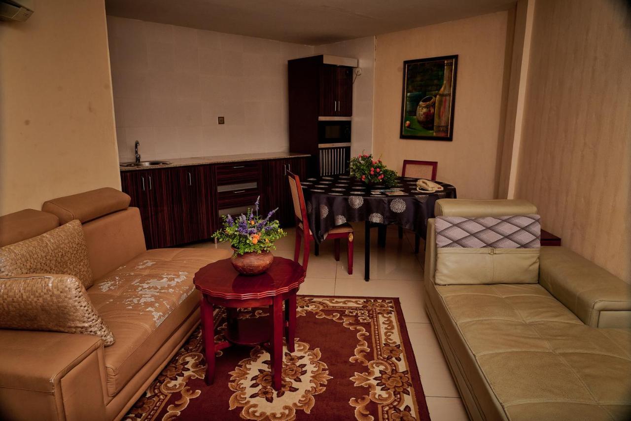 Barcelona Hotels, Abuja Mobushipe Extérieur photo