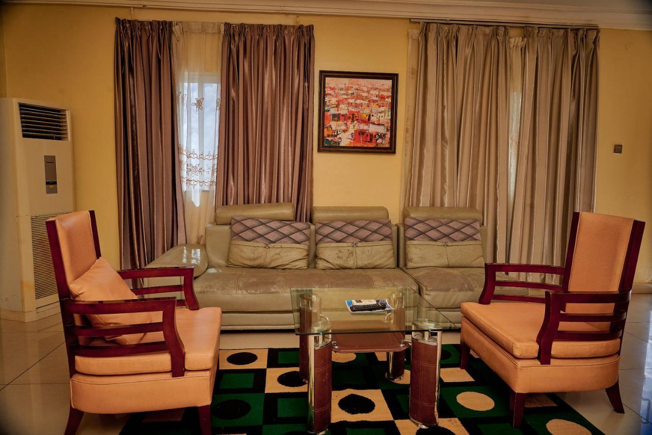 Barcelona Hotels, Abuja Mobushipe Extérieur photo