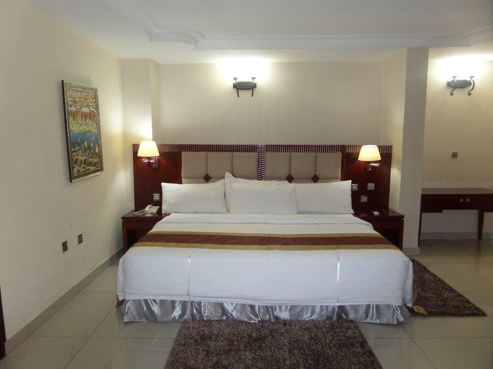 Barcelona Hotels, Abuja Mobushipe Extérieur photo
