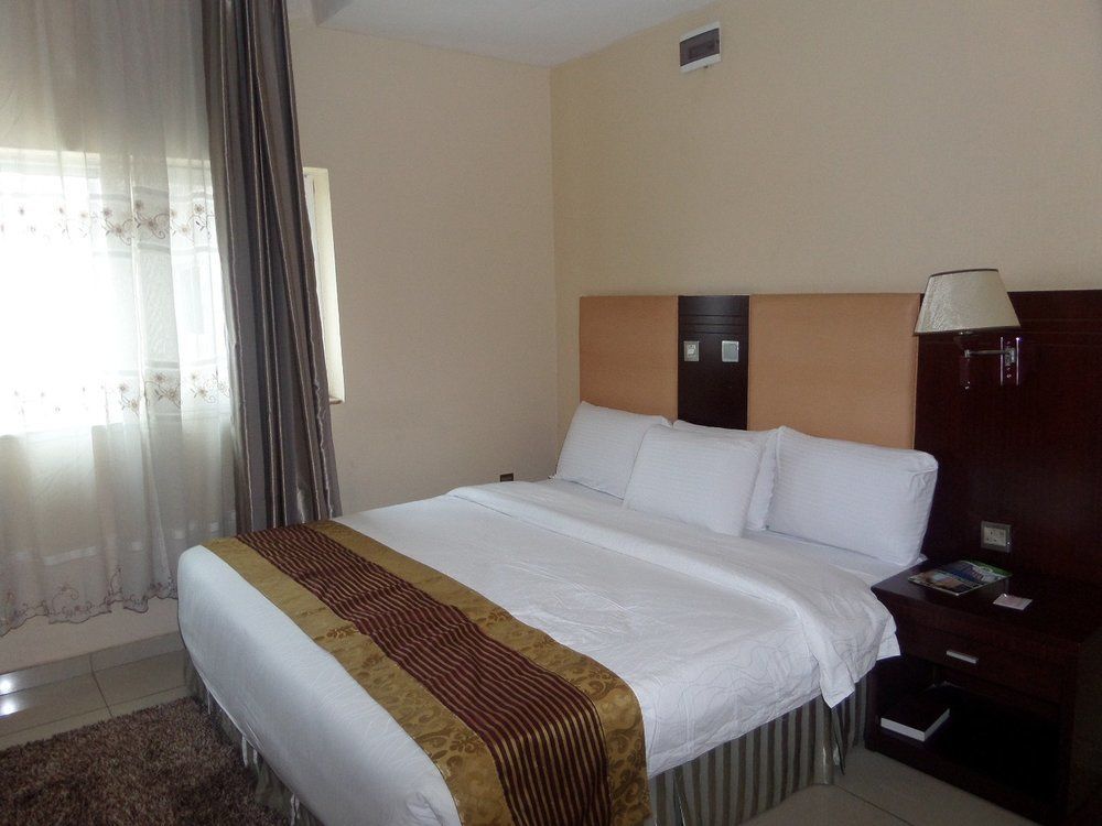 Barcelona Hotels, Abuja Mobushipe Extérieur photo