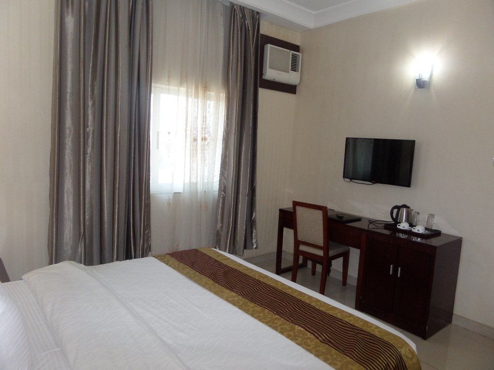 Barcelona Hotels, Abuja Mobushipe Extérieur photo
