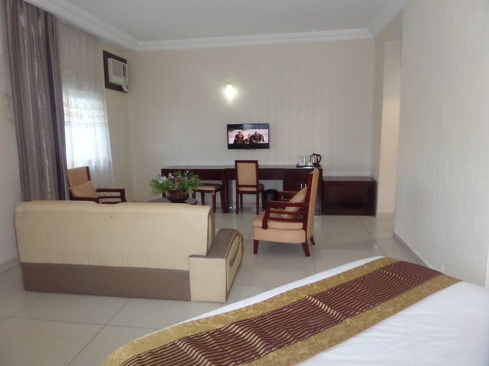 Barcelona Hotels, Abuja Mobushipe Extérieur photo